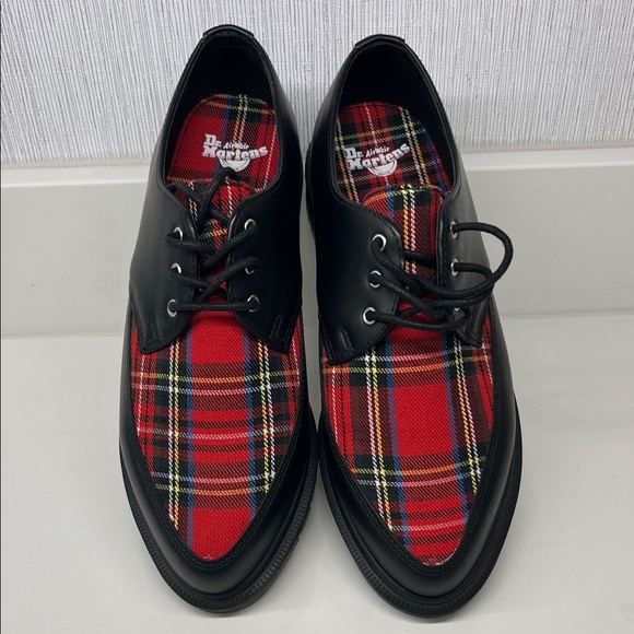 Dr. Martens Shoes - NWOT Dr. Marten Oxford Shoes Plaid Pointed Black and Red Size 8 (L) Size 7 (M)
